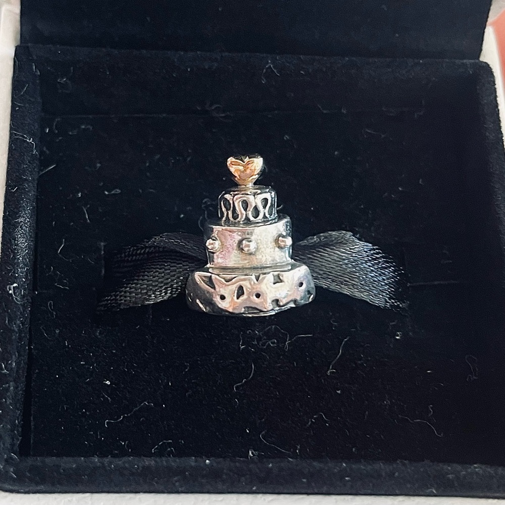Pandora Three Tier Queen Cake Charm